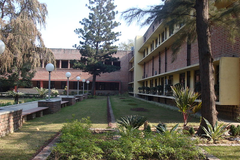 college for BSc Physics In India