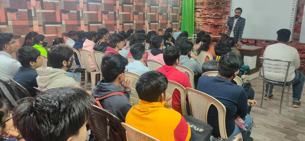 Paras Institute of Commerce | Career Counseling Seminar 