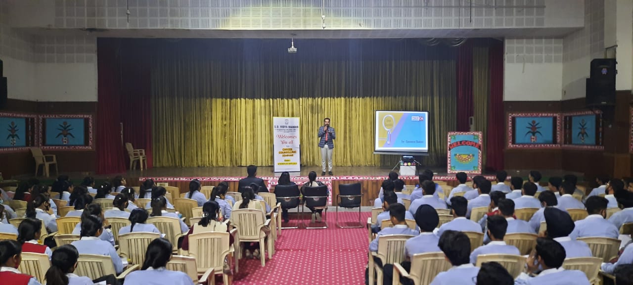 career counseling seminar | Paras Institute of Commerce Pvt. Ltd 