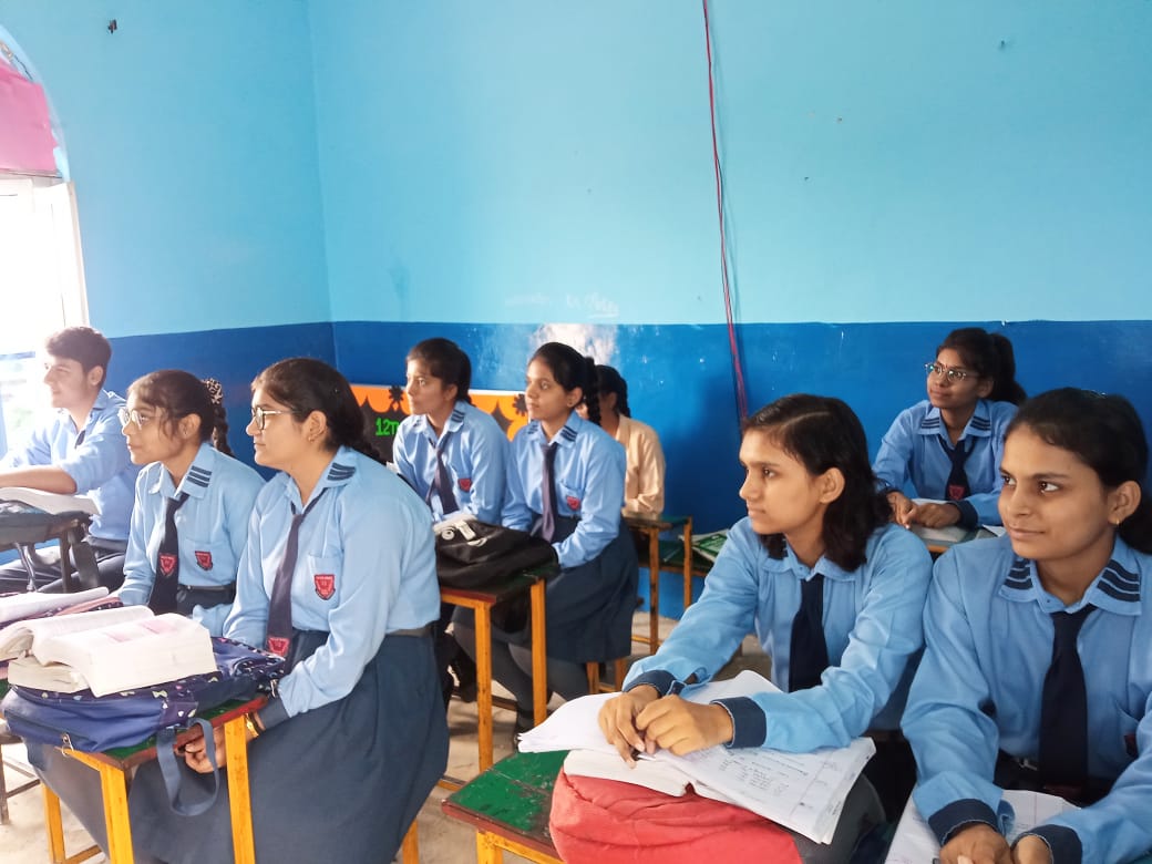 Students of Megamind School Tosham attending the Career counseling seminar of Paras Institute of Commerce