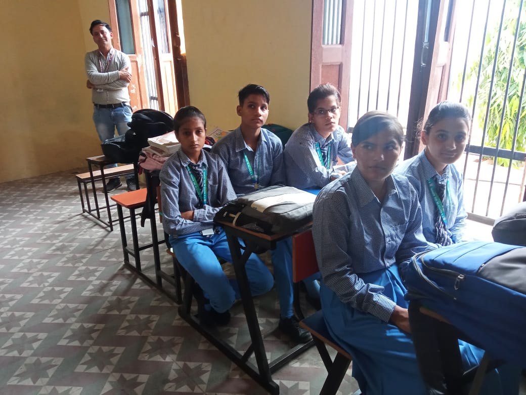 School Girls attending the career Counselling seminar by Paras institute of Commerce pvt ltd