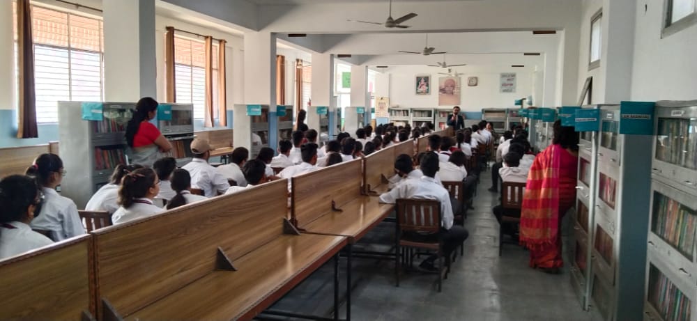 Rakesh Sharma Sir guiding students on CA Course