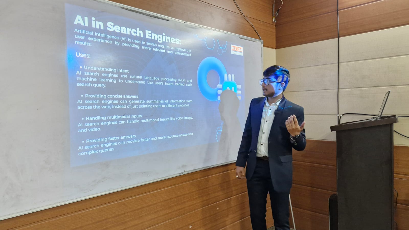 Rushil, a student at HIDM, presented on the ‘Google Algorithms and their evolution through Artificial Intelligence (AI) models’. 