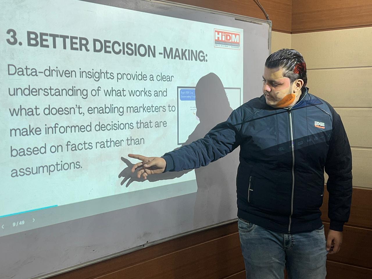 A seminar titled "Leveraging Analytics to Optimise Your Digital Marketing Strategies" took place at the Hisar Institute of Digital Marketing (HIDM)