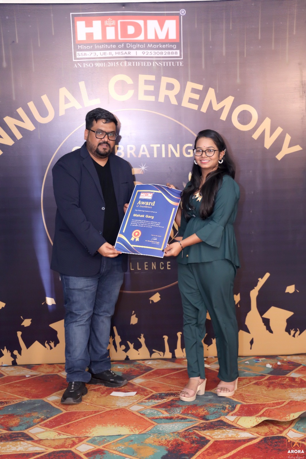 HIDM student receiving recognition for digital marketing excellence.
