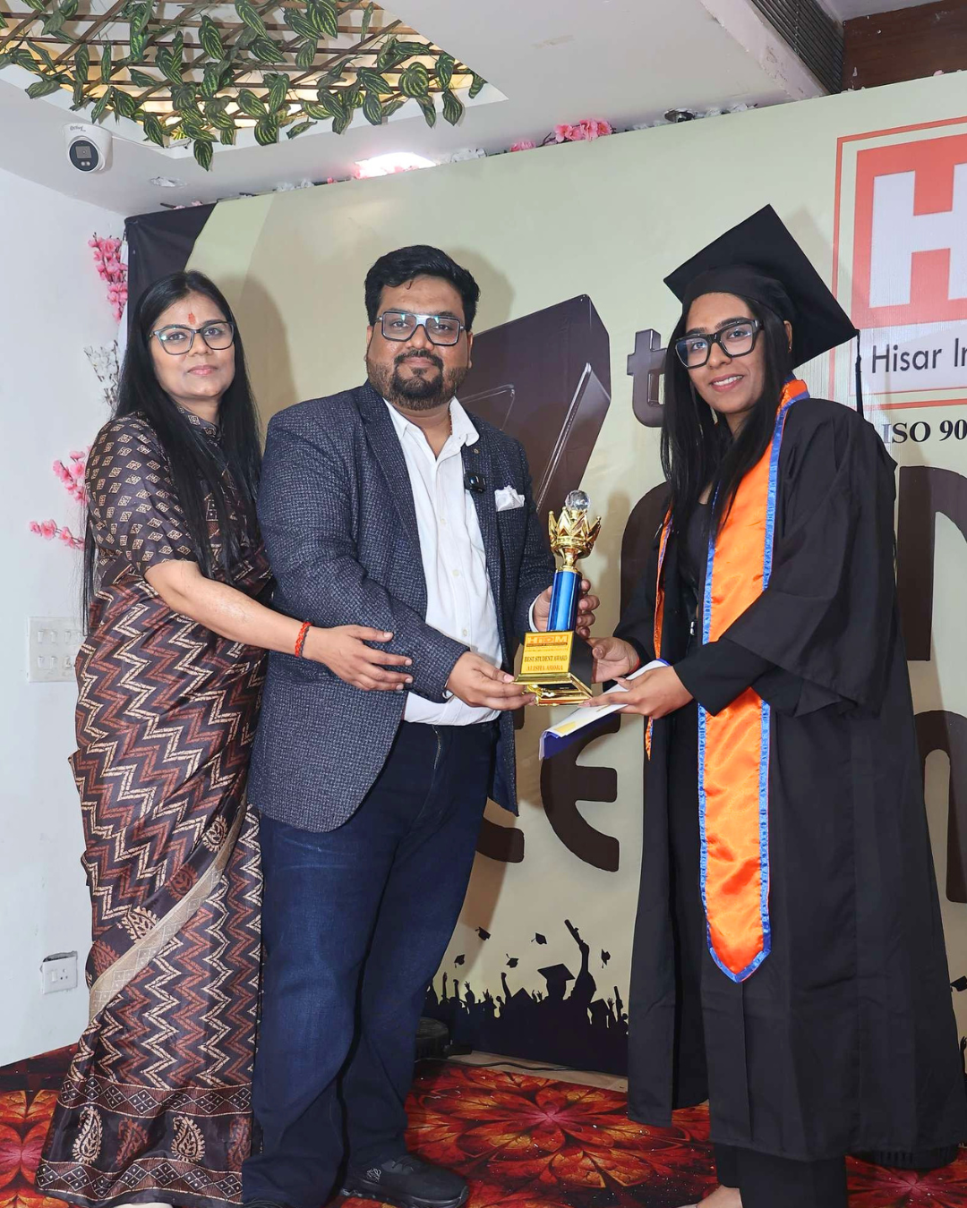 HiDM honored Alisha Arora with Best Student Award at 7th Annual Certification ceremony