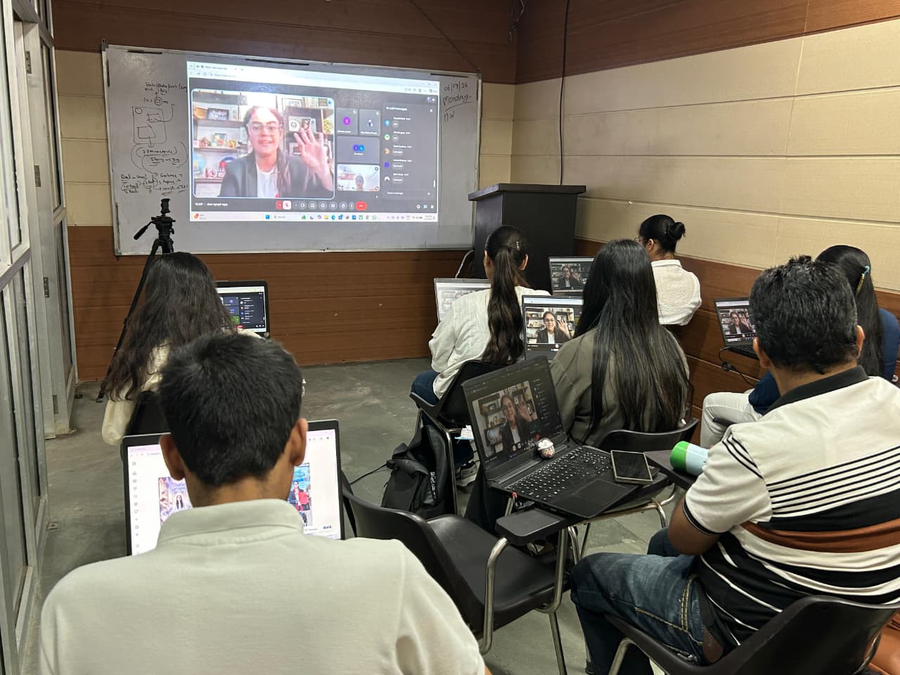 webinar on content mastery on instagram via AI held by Gargi Arya at HiDM